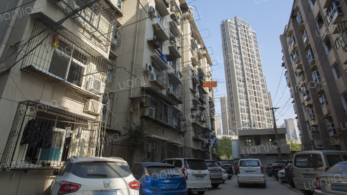 汉钢宿舍外景图