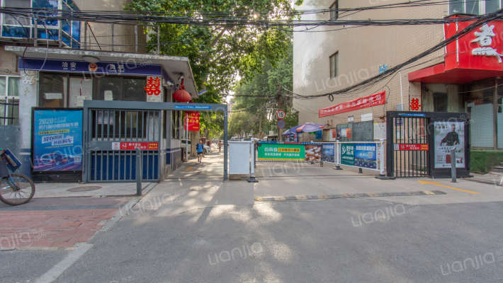 新华一厂家属院外景图