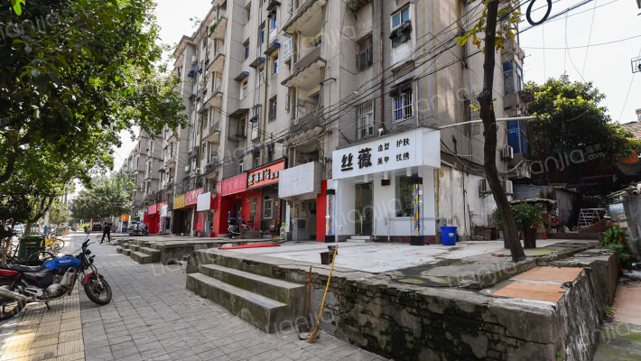 西园南村外景图