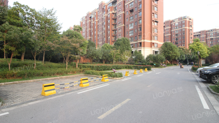 东方龙湖湾西湖苑外景图