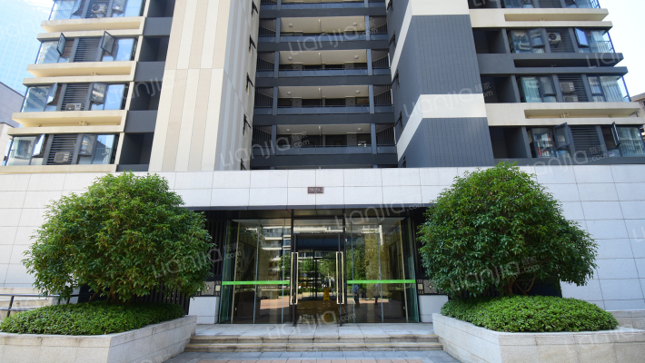 地铁万科时代广场外景图