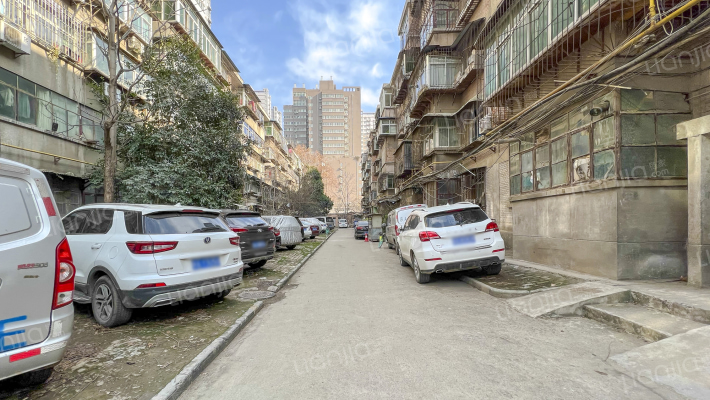 西安市建二公司建东街住宅楼外景图