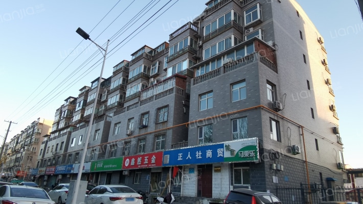 蓝天怡然外景图