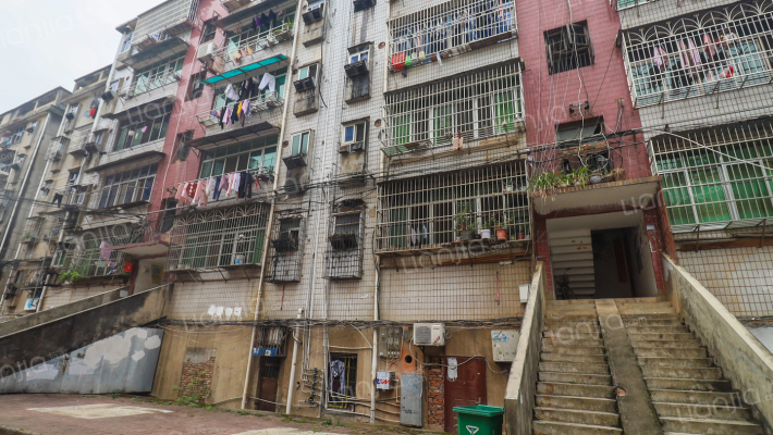 进贤土特产集资房外景图