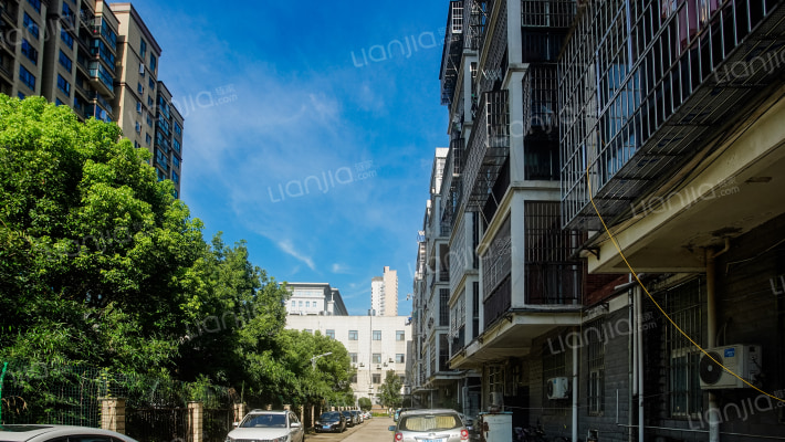 独山村还建楼外景图