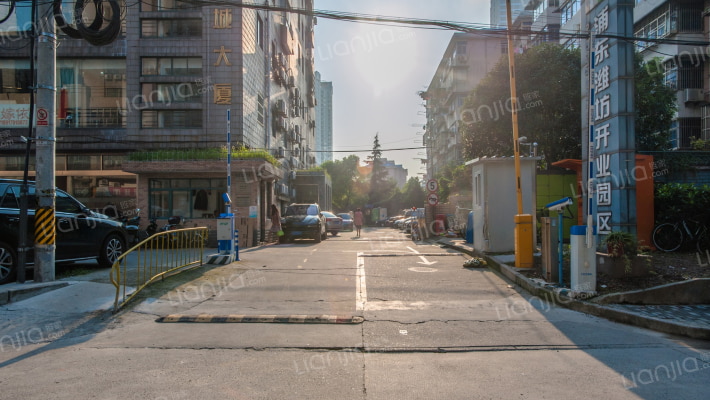 京城大厦外景图