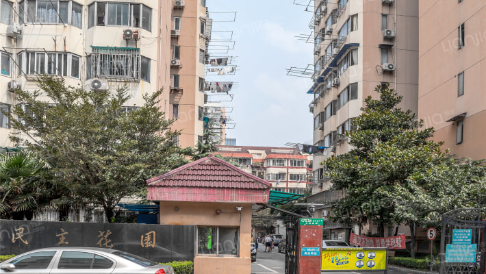 民主花园外景图