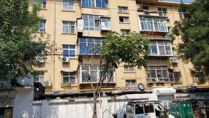 工人街宿舍外景图