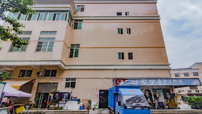 万龙综合楼外景图