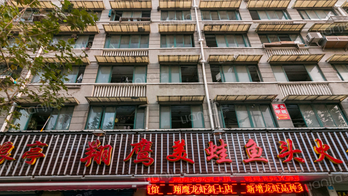 斜土路556弄外景图