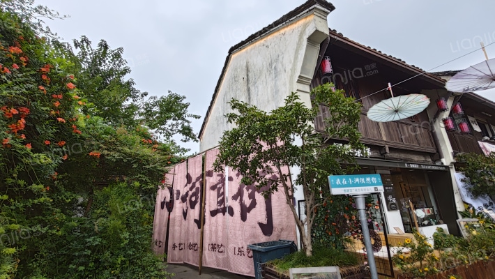 小河直街外景图