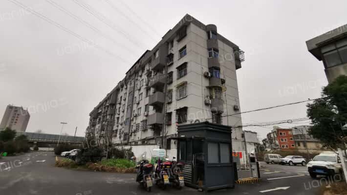 转塘后街大楼外景图