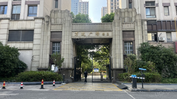 万达广场西区外景图