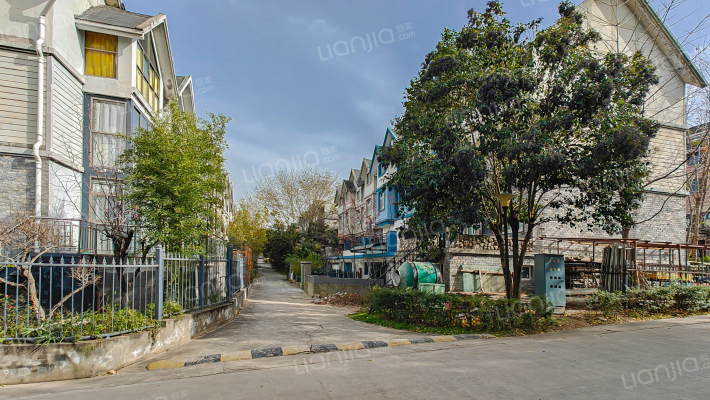 秦岭山水外景图