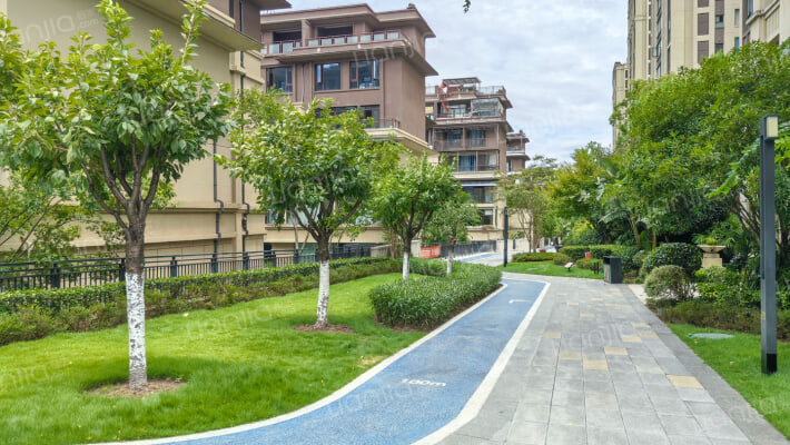 朗基八俊里外景图