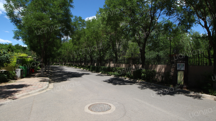 东方太阳城桃花源外景图