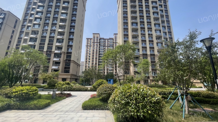 蓝岸华府外景图