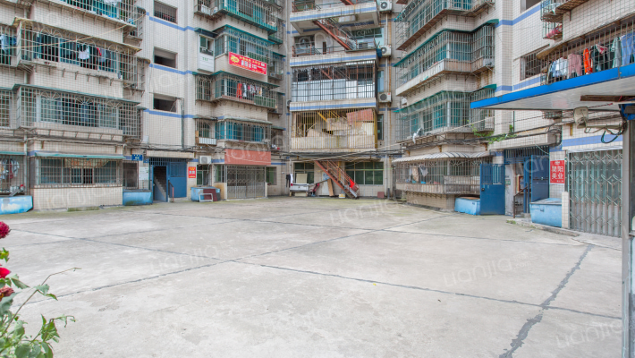 天成公寓外景图