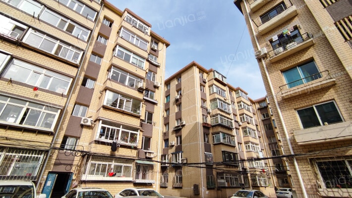 八十中红咀街外景图