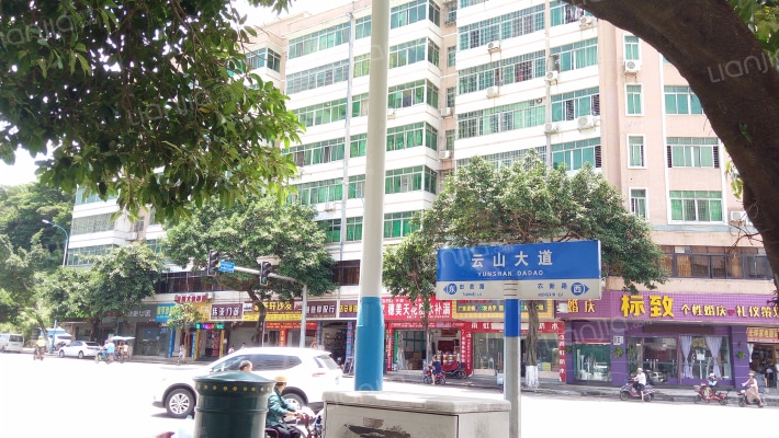 云山大道外景图