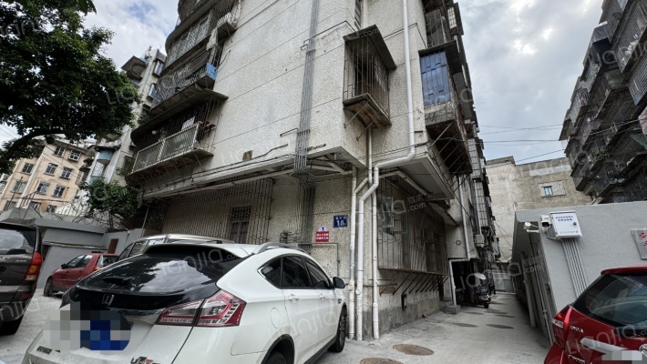 湖畔路18号外景图