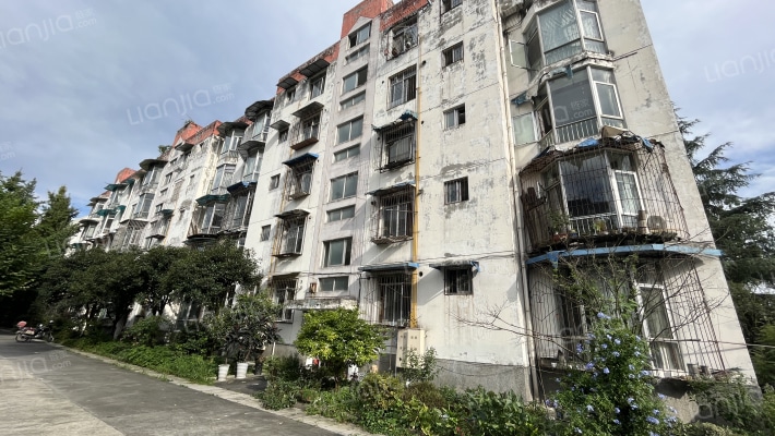 瀚海教师楼外景图