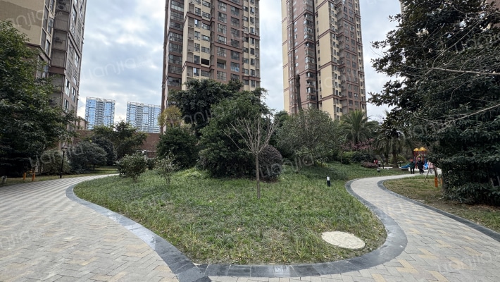 地铁首座外景图