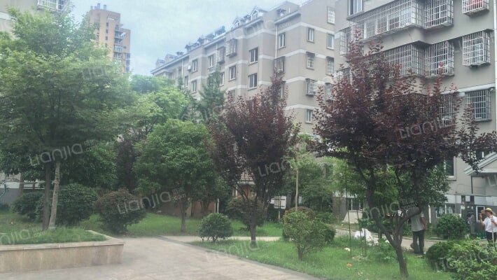 迎春东苑小区外景图