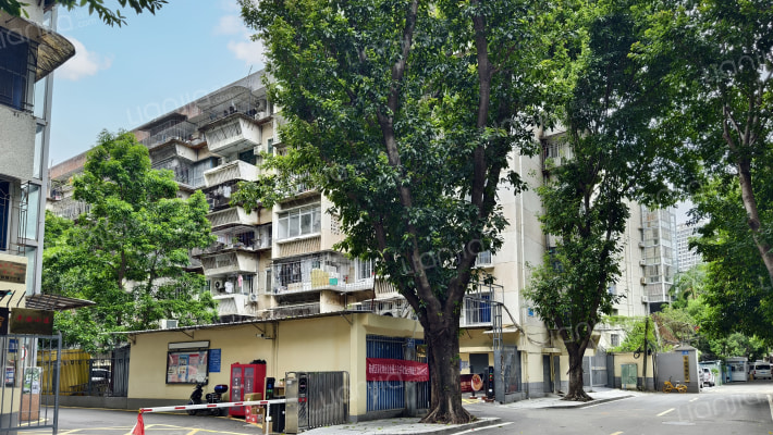 汽车城宿舍外景图