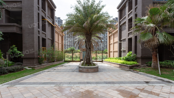 万城名座花园外景图