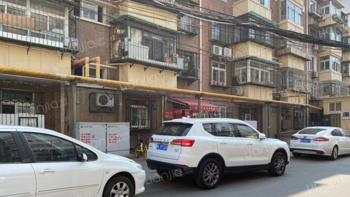 西楼后街外景图