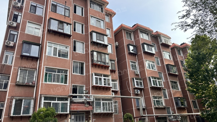 山航宿舍外景图