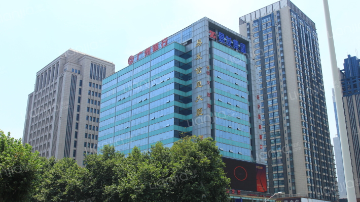 易发信息大厦外景图