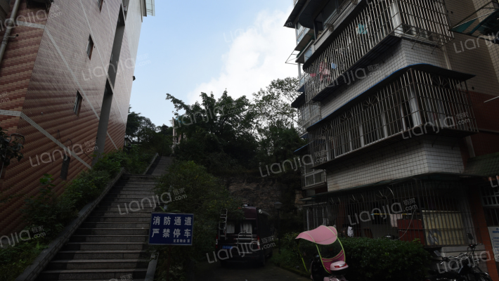 依山丽景外景图