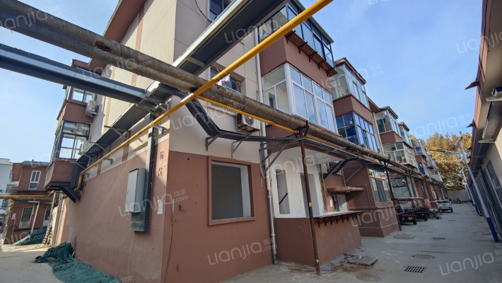 化肥厂家属楼外景图