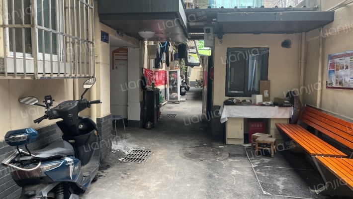 槐树街45号外景图