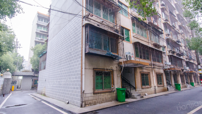 龙柏路158号外景图