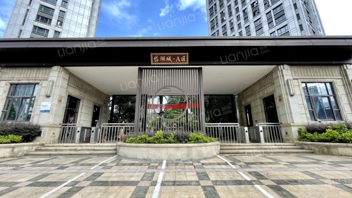 中茂岱湖城外景图