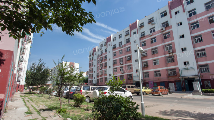 华城路四小区外景图