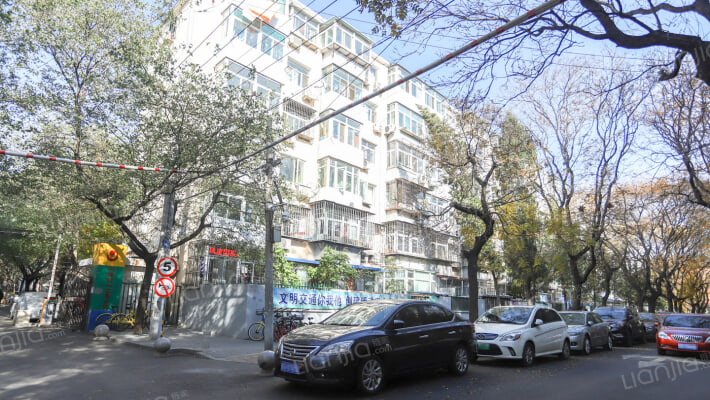 团结湖中路南一条外景图