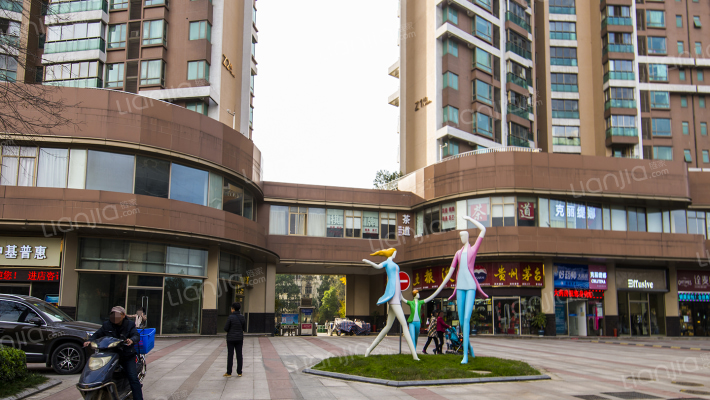 新世界常青二分之一中心外景图