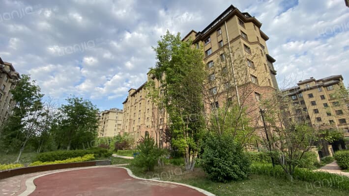 听雨观澜M区外景图