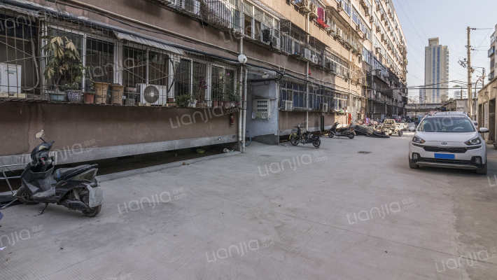 国基家属院外景图