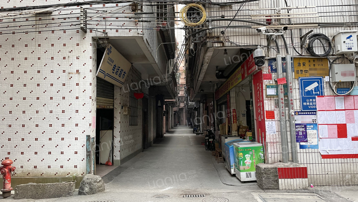 石啃三村外景图