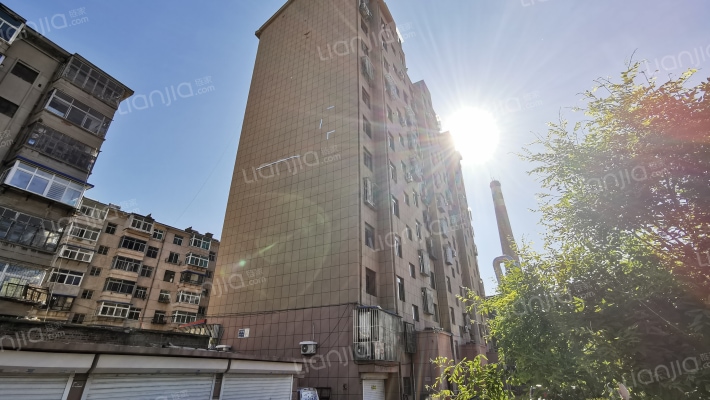 万家河畔外景图