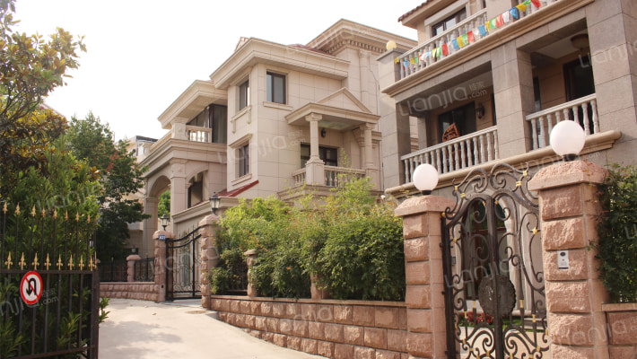 东方之珠花园别墅外景图