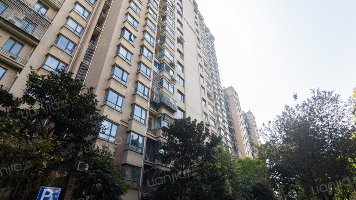 八方小区D区和园外景图