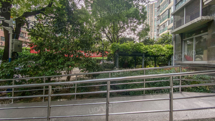 虹领公寓外景图