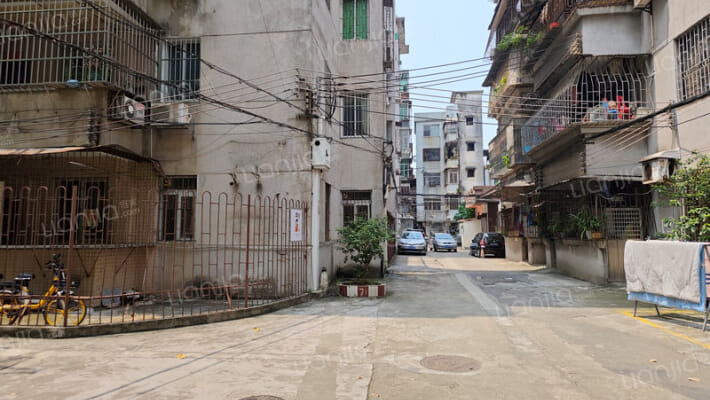 建华新邨巷外景图