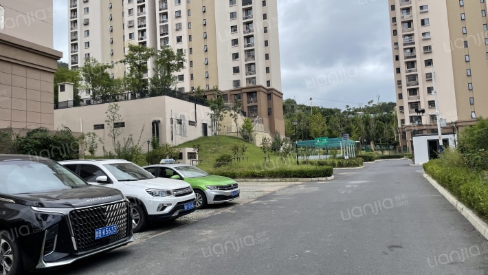 午山二小区外景图